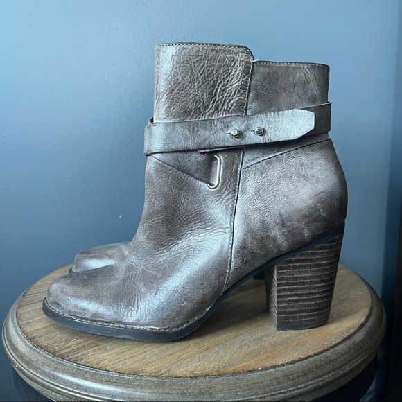 Arturo Chiang Ankle Booties - Picture 1 of 7